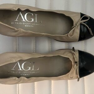 AGL Two-Tone Leather Heels with Bow Accent